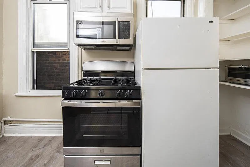4 bed, 1.0 bath, 1300 sqft, $2,000 — Photo 4
