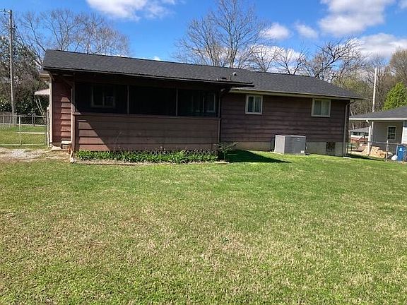 3rd image of 1302 E Sherry Dr