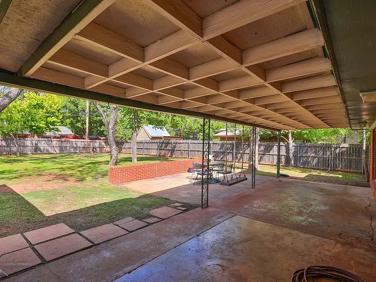 1618 Sylvan Dr — Photo 3