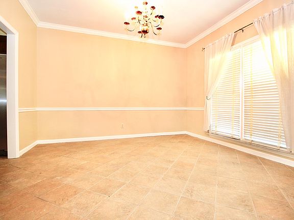3rd image of 4408 Woodfield Dr