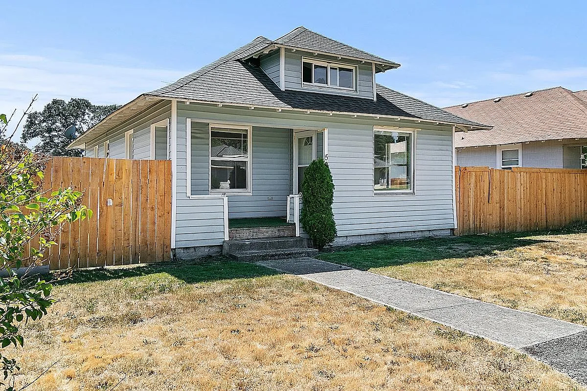 3 bed, 1385 sqft, $2,499 — Photo 3