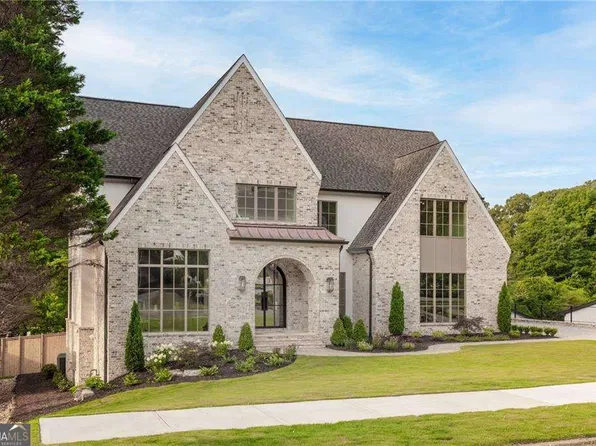 228 Thomas Cir, Roswell, GA 30075
