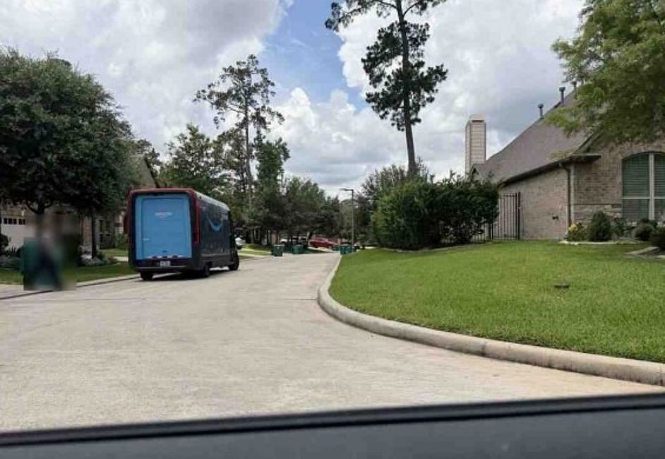 Exterior Neighborhood (street photo)