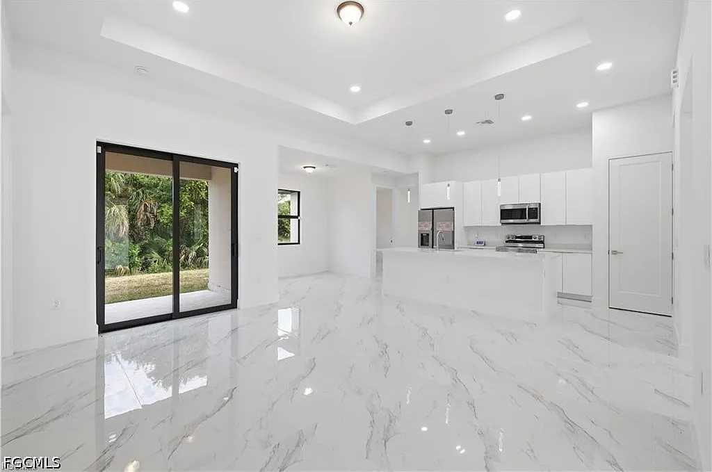 4 bed, 2.0 bath, 1645 sqft, $2,200 — Photo 4