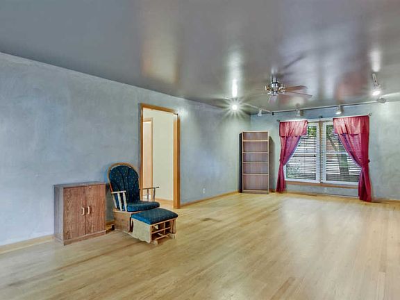 5th image of 808 W College Ave