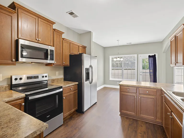 121 Feathers Ln — Photo 35