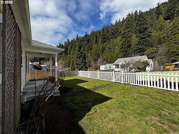 3rd image of 46788 Sunset Ave