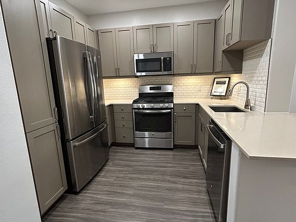 2nd image of 5554 W 6th St #2-201