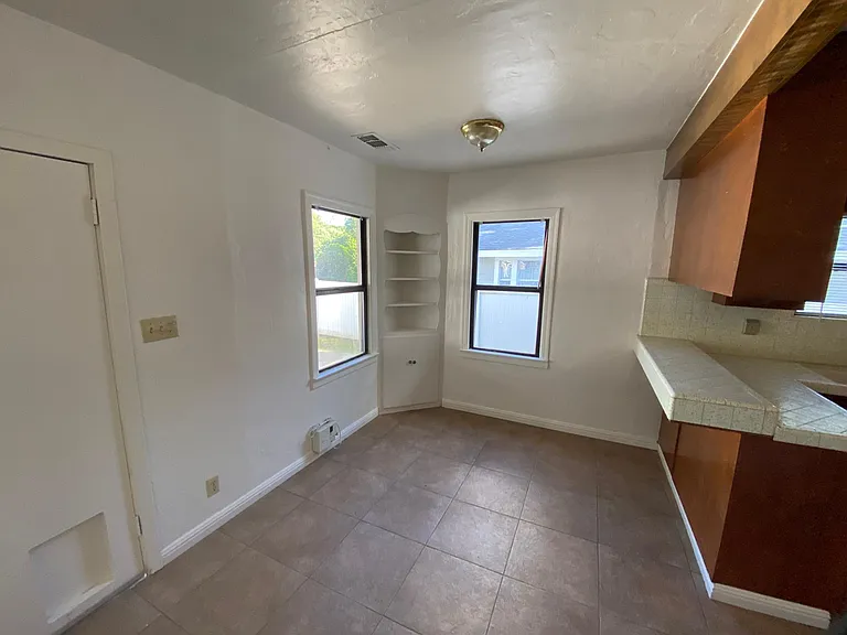 307 C St — Photo 16