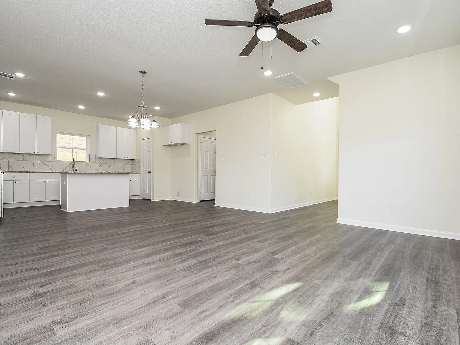 4 bed, 2.5 bath, 1776 sqft, $2,200 — Photo 4