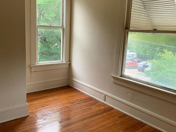 4th image of 364 Marion Ave APT C