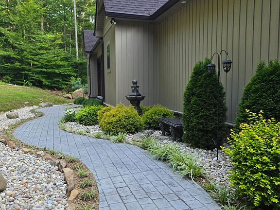 4th image of 354 Mountain Farms Rd