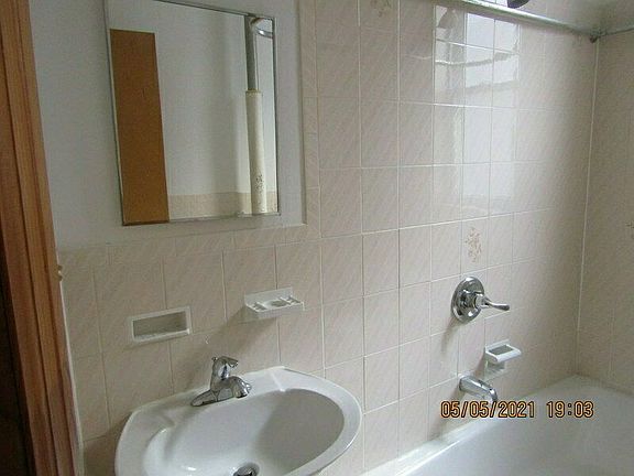 4th image of 536 40th St #4A