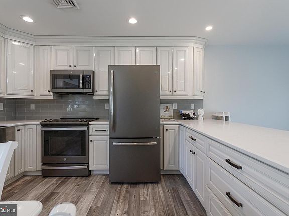 5th image of 80 Thornridge Dr