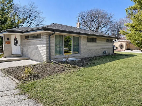 2985 Arbor DRIVE, Brookfield, WI 53005