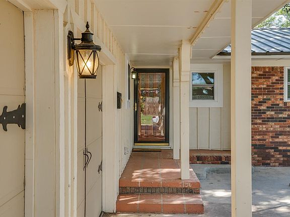 2nd image of 801 Mimosa St