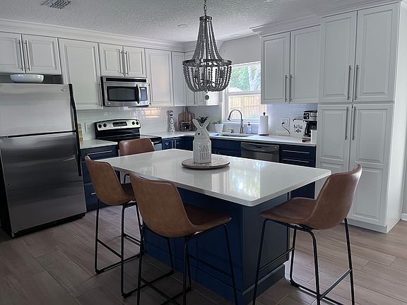 4th image of 2321 Pleasant Dr