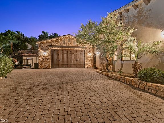 3rd image of 832 Temple Rock Ct