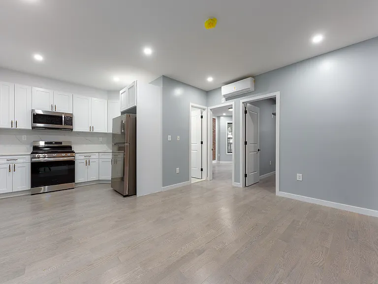 1301 Park Pl #1R — Photo 1