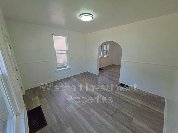 3rd image of 905 W Wayne St