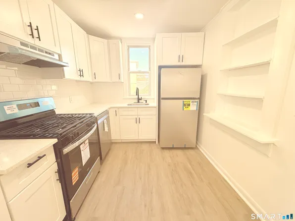 11 Starr Ave Floor 1, Danbury, CT 06810