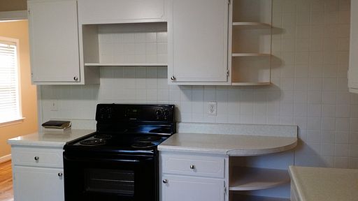 3rd image of 170 Desmet
