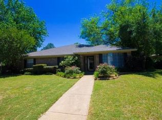 4200 Trowbridge Dr, Arlington, TX 76013