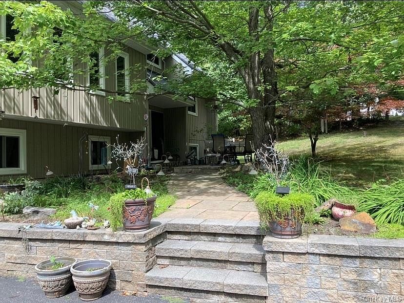 1st image of 5 Lena Ln