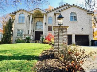 690 Terrace Dr, Paramus, NJ 07652