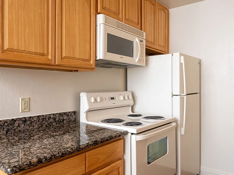 Peppertree Apartments — Photo 17