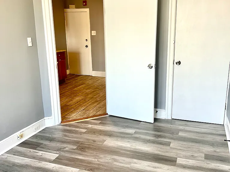 904 E Tioga St #2 — Photo 6