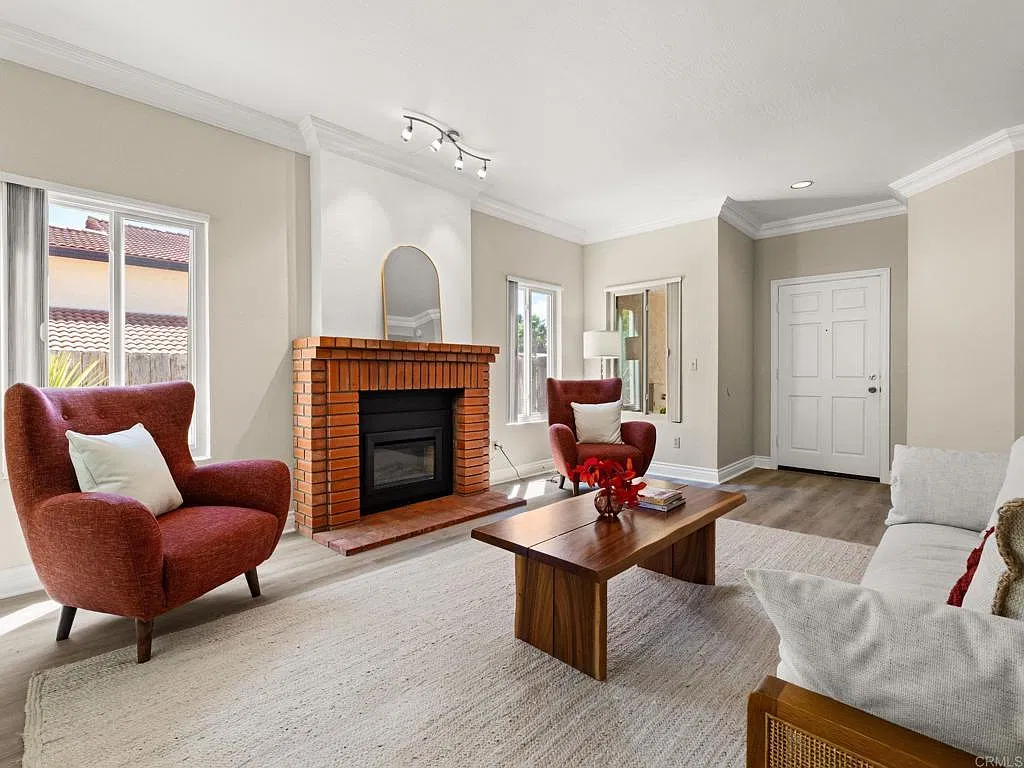 4 bed, 2.5 bath, 2162 sqft, $5,200 — Photo 3