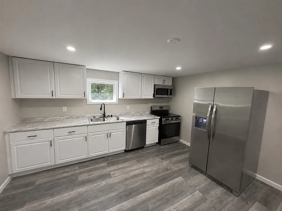889 Spiral St #1