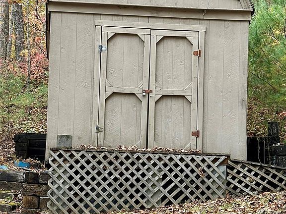 11th image of 875 Carson Creek Rd