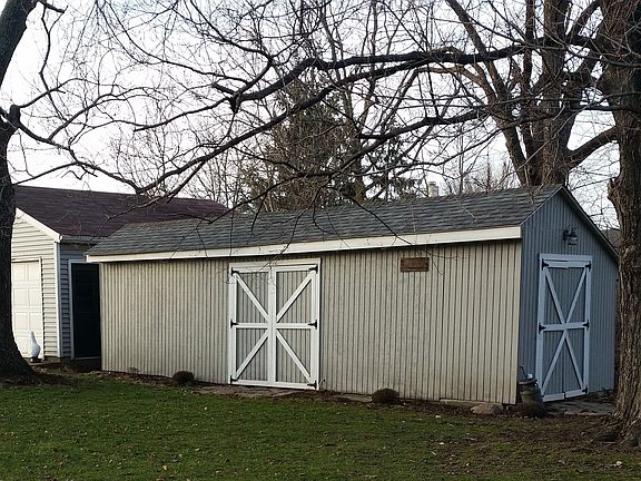 Large shop & detached garage