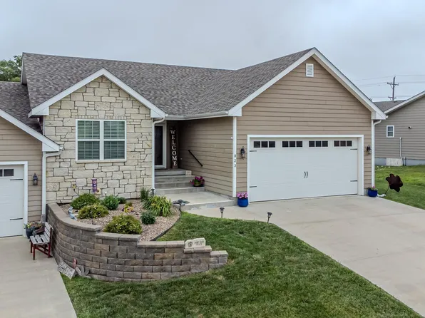 823 Spellman Cir, Clay Center, KS 67432