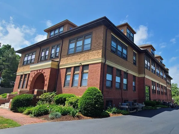 110 South Ave APT 14, Whitman, MA 02382