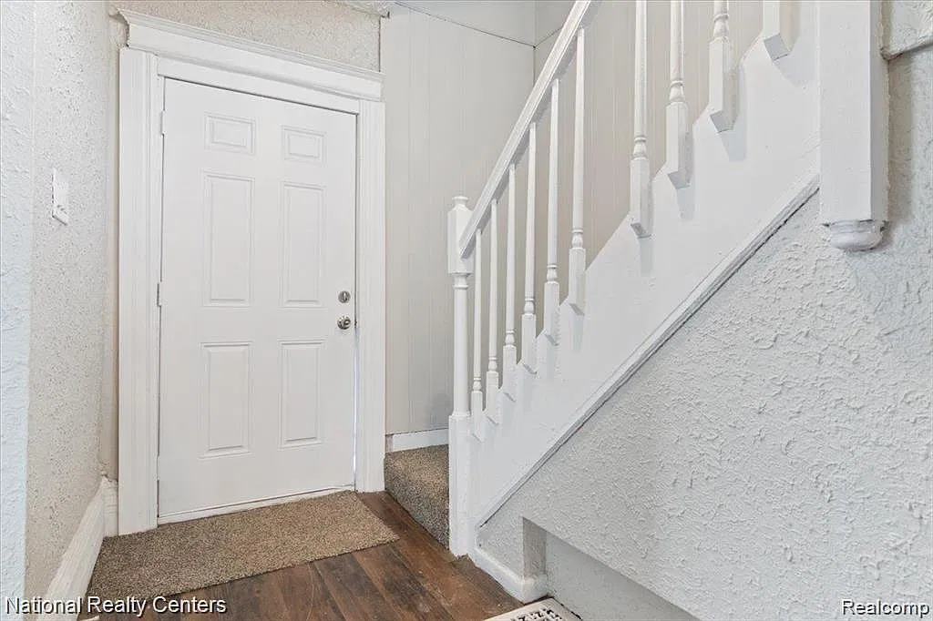 3 bed, 1.5 bath, 1497 sqft, $1,700 — Photo 3