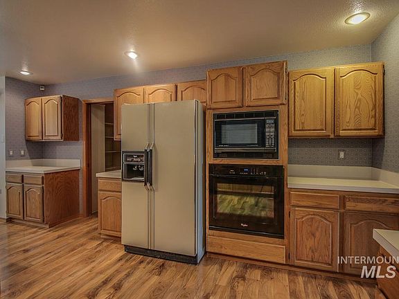 4th image of 407 Bridlewood Ave