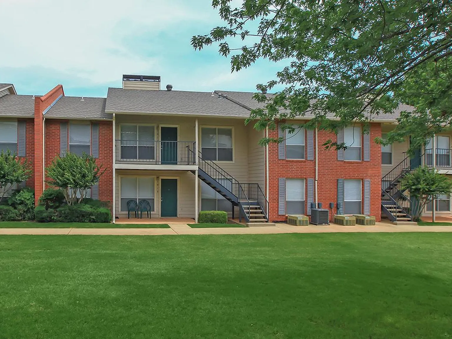 Willow Creek Apartments — Photo 4