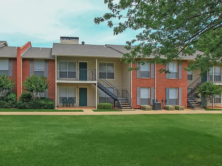 Willow Creek Apartments — Photo 4