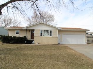 1015 Hill St, Holdrege, NE 68949