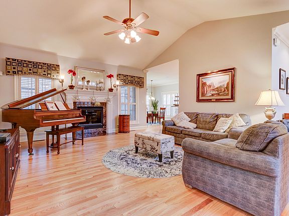 3rd image of 12660 Providence Glen Ln