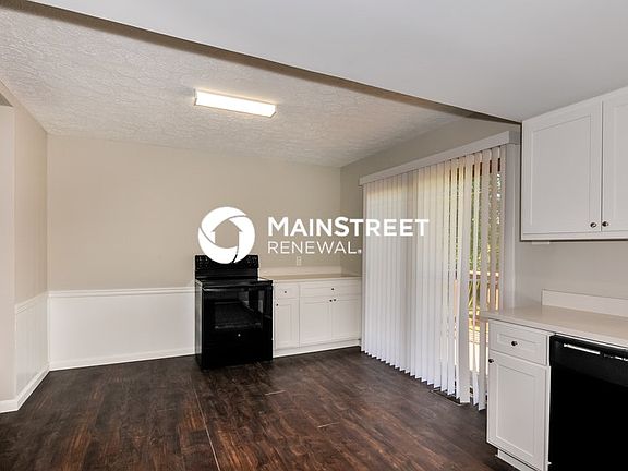 4th image of 2703 Arrow Heights Dr