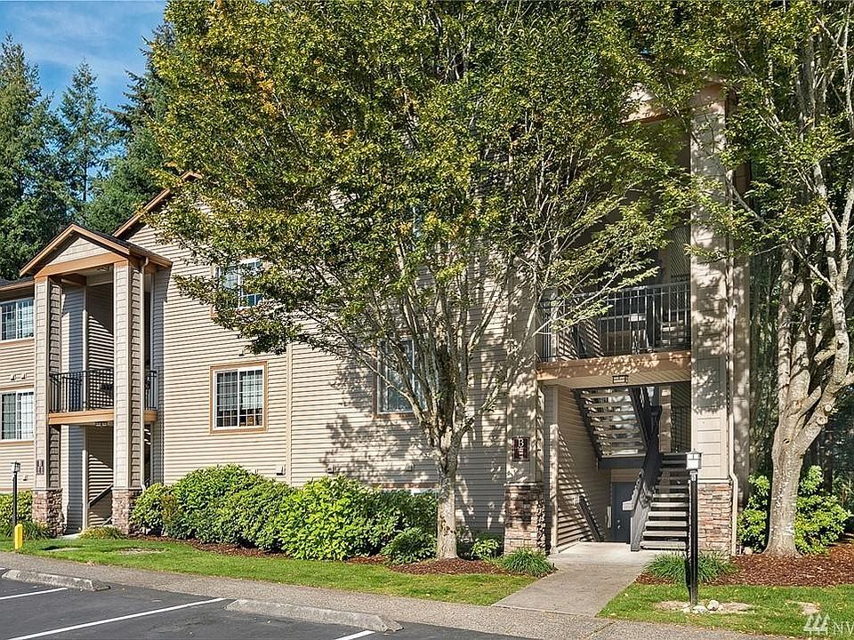 1st image of 25025 SE Klahanie Blvd #305
