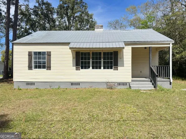 11 Pendleton St, Baxley, GA 31513