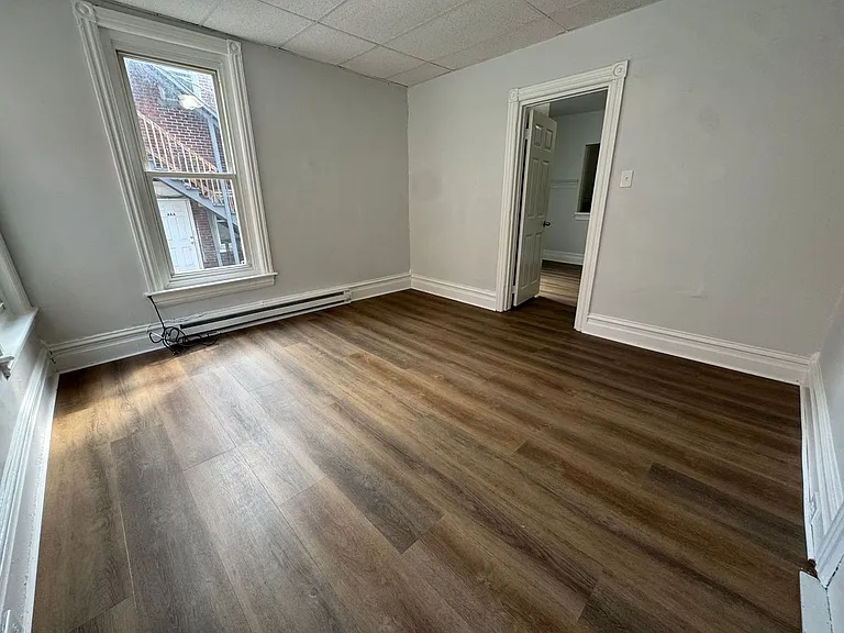 120-122 N 8th St — Photo 11