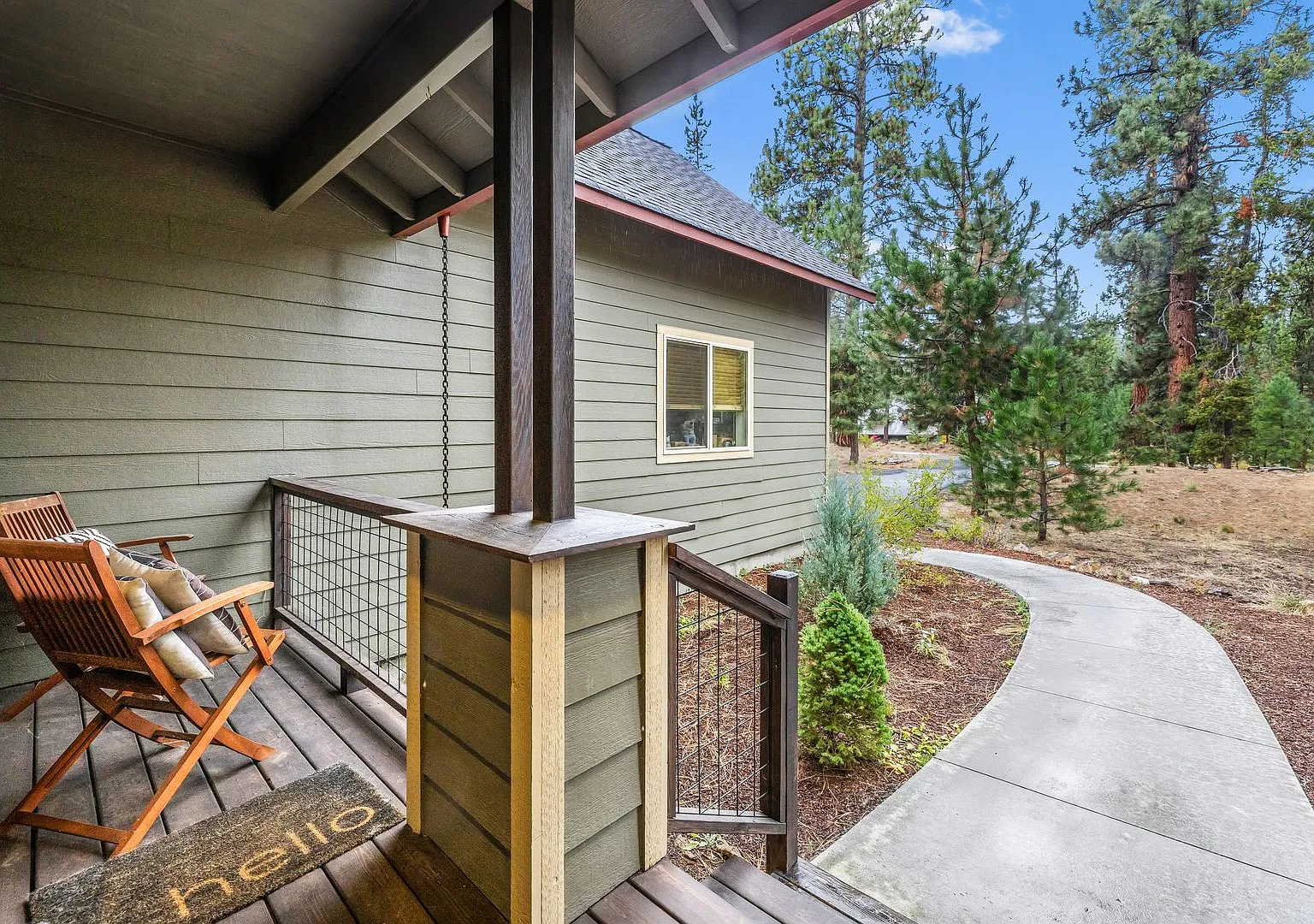 Spacious Home Near the Deschutes River — Photo 3