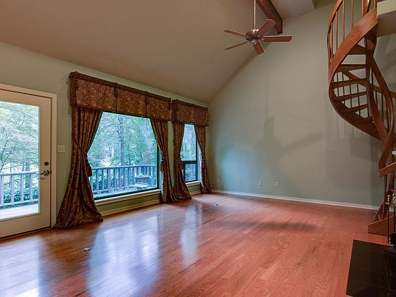 5th image of 11 Oakridge Cir