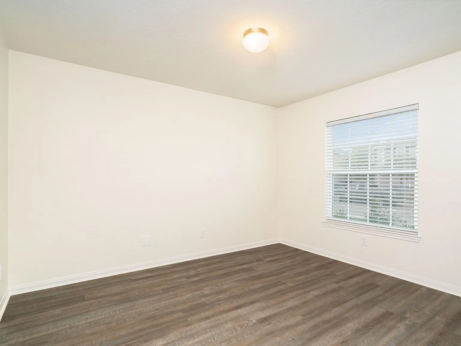 3 bed, 1596 sqft, $1,600 — Photo 3